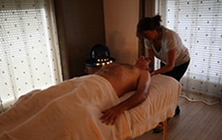 massage pratiqué par une professionnelle de Body Mind Wellness