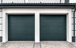 deux portes de garage 
